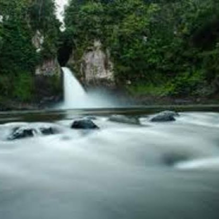 Lae Une Waterfall