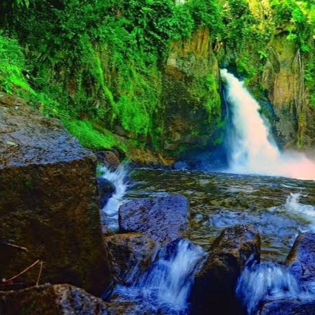 Lae Une Waterfall